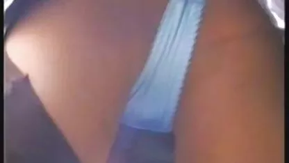 کلیک دهنی دختر روی 